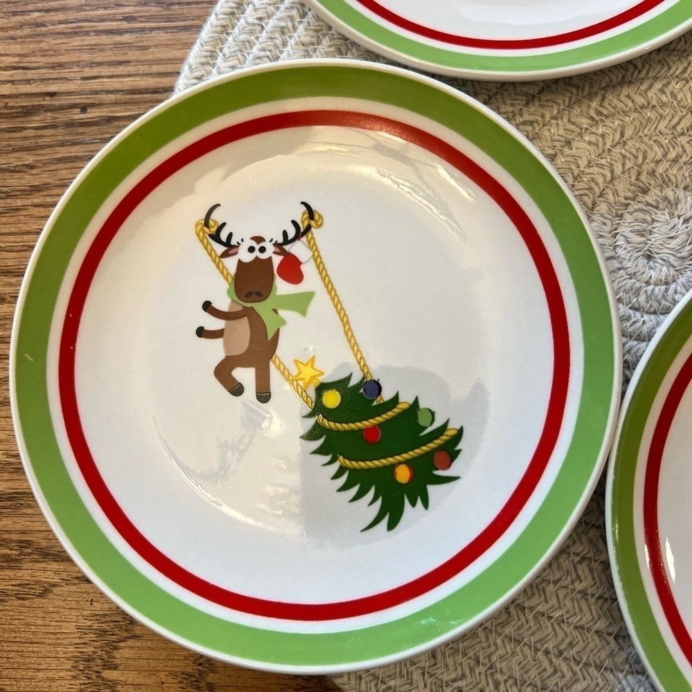 Bealls Reindeer Plates - Set of 4-Dishwasher/ Microwave Safe-Peebles-Goody's - Picture 5 of 7